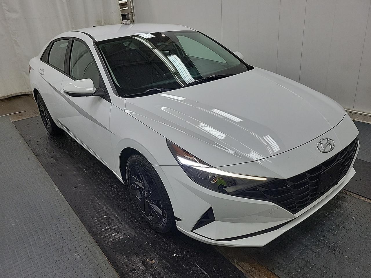 2022 Hyundai Elantra Preferred Photo