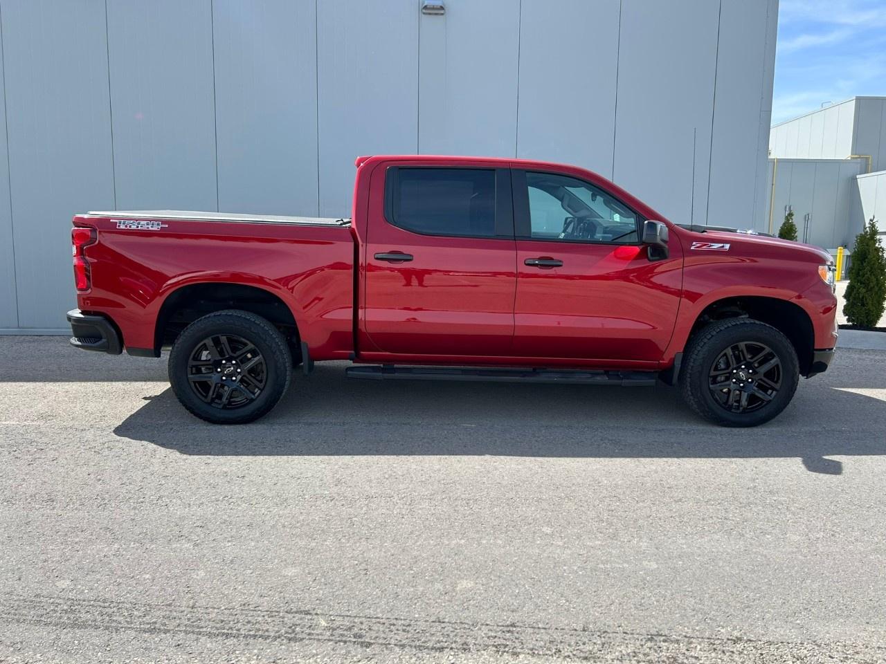 2025 Chevrolet Silverado 1500 Crew Cab Short Box 4-Wheel Drive LT Trail Boss Photo4