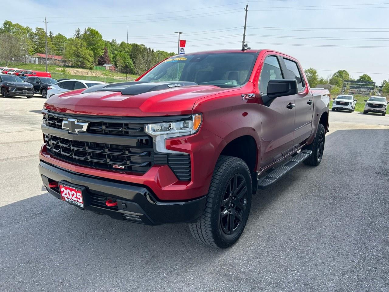 2025 Chevrolet Silverado 1500 Crew Cab Short Box 4-Wheel Drive LT Trail Boss Photo3