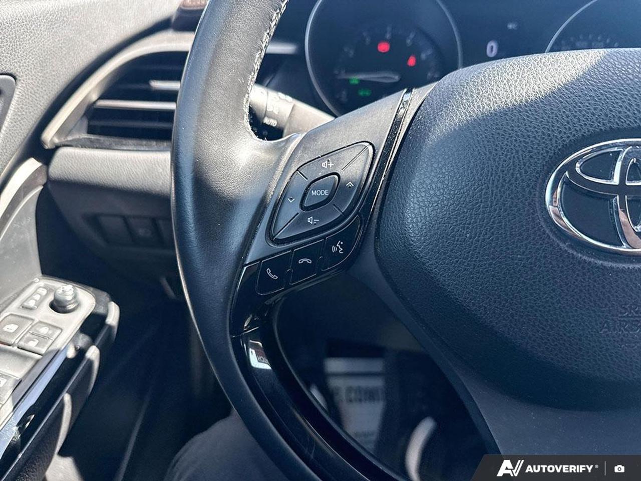 2019 Toyota C-HR LIMITED / NO ACCIDENTS / LEATHER / HTD SEATS Photo
