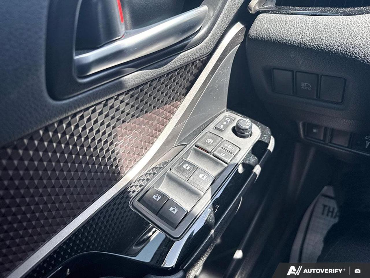 2019 Toyota C-HR LIMITED / NO ACCIDENTS / LEATHER / HTD SEATS Photo