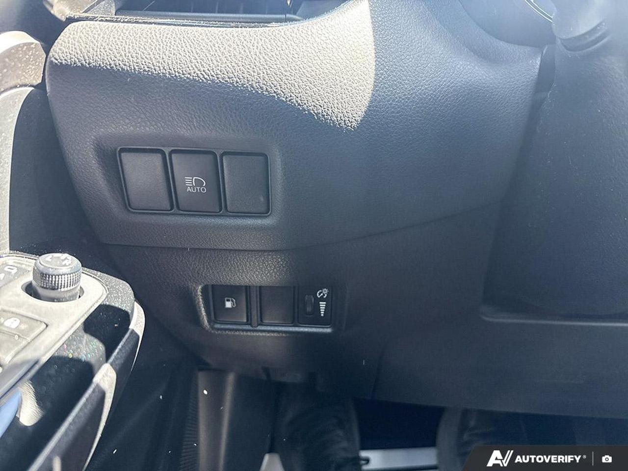 2019 Toyota C-HR LIMITED / NO ACCIDENTS / LEATHER / HTD SEATS Photo