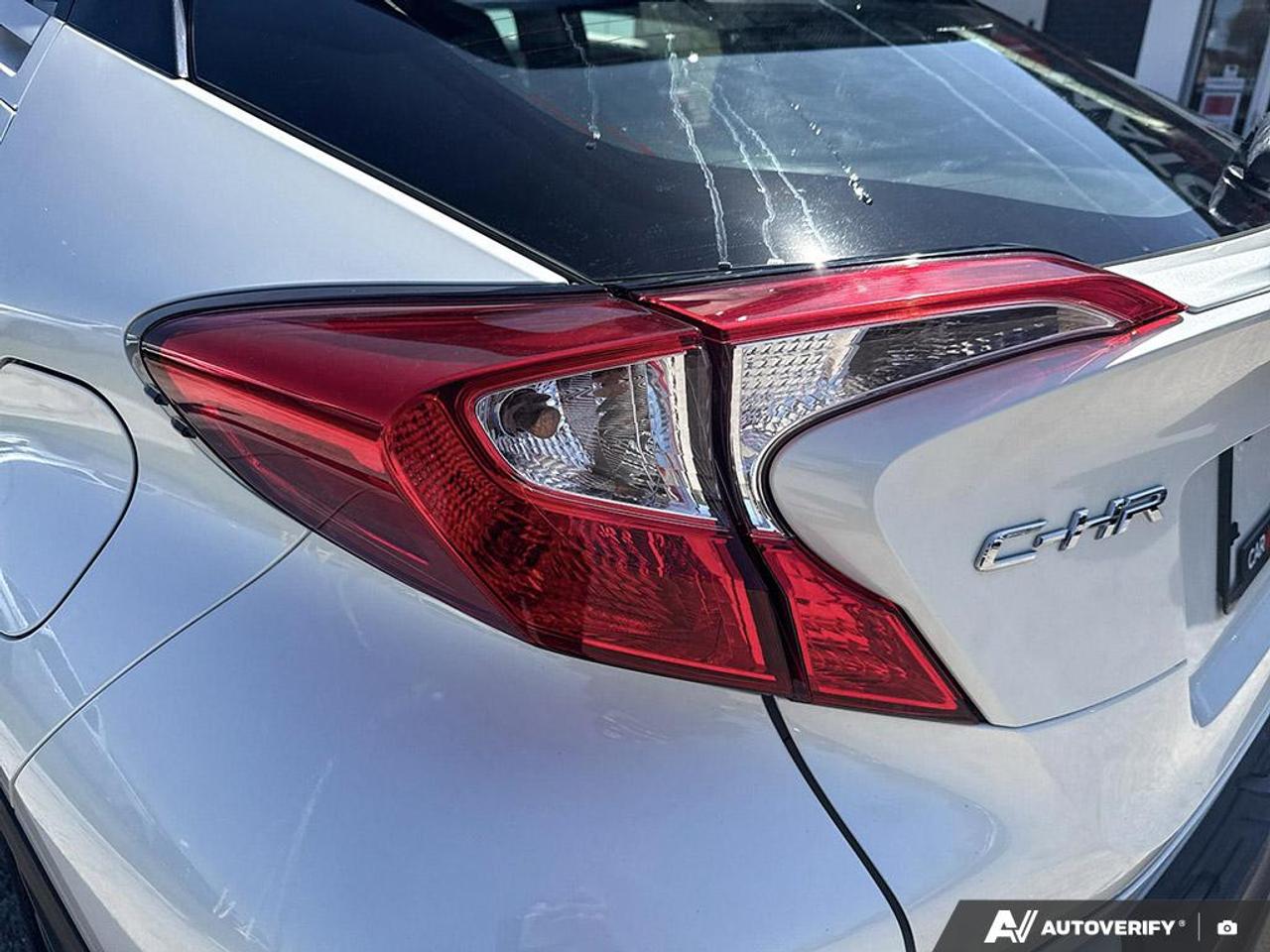 2019 Toyota C-HR LIMITED / NO ACCIDENTS / LEATHER / HTD SEATS Photo