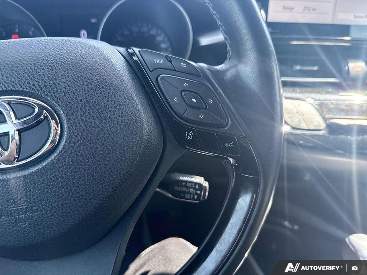 2019 Toyota C-HR LIMITED / NO ACCIDENTS / LEATHER / HTD SEATS Photo