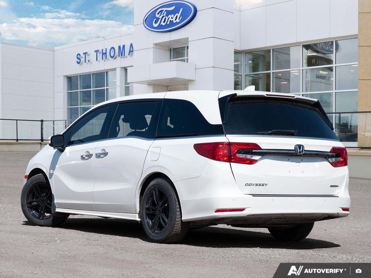 2022 Honda Odyssey Touring Photo3