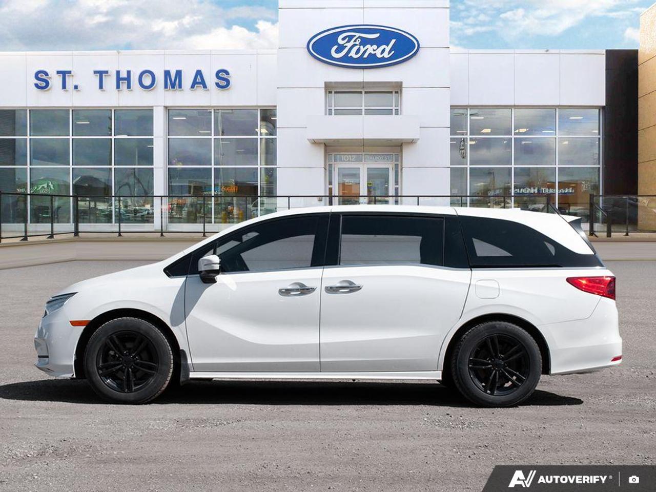 2022 Honda Odyssey Touring Photo2