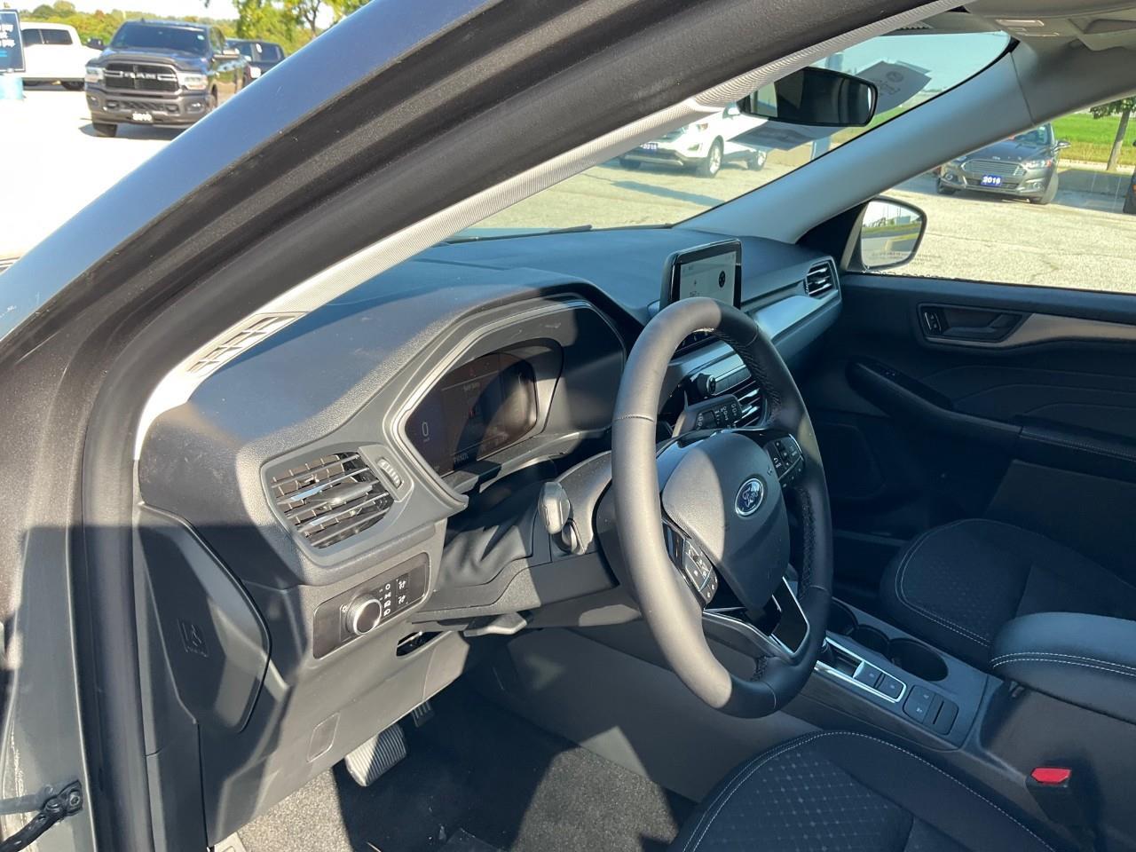 2025 Ford Escape Active ACTIVE AWD, COLD WEATHER PACKAGE AND MORE FUN THINGS! Photo