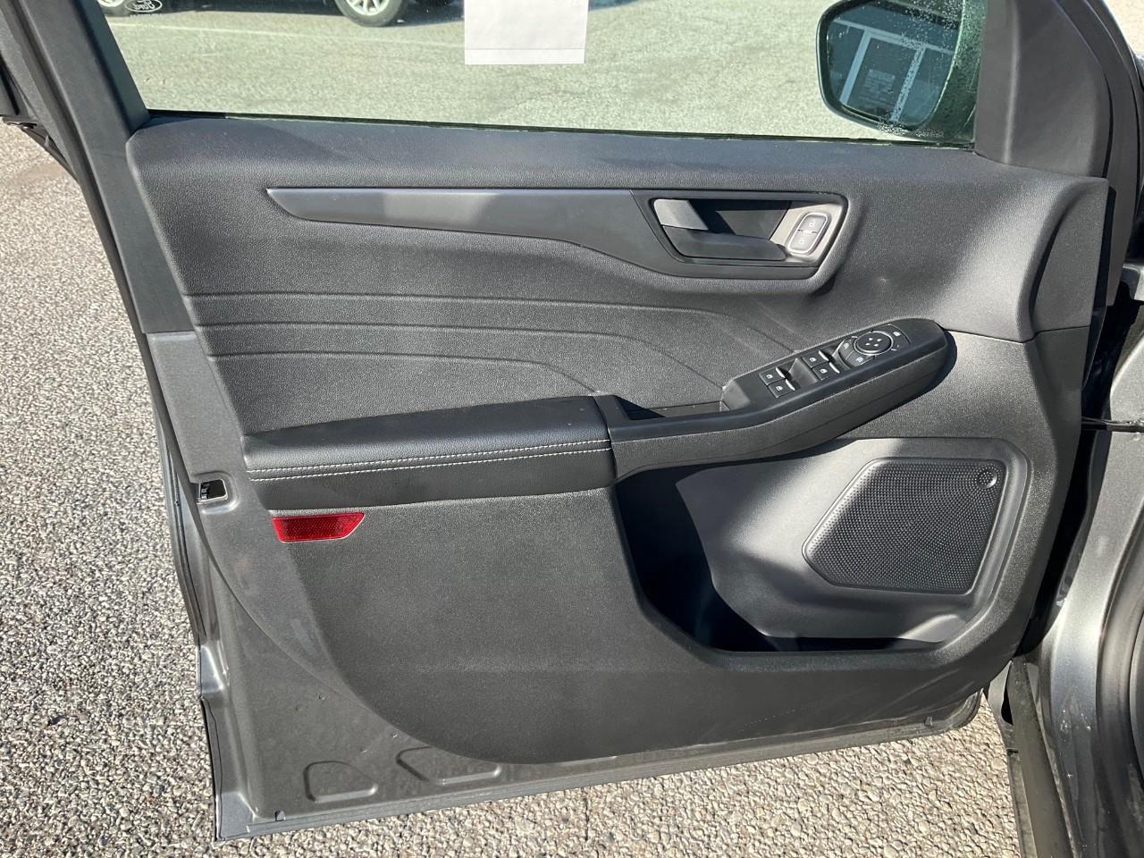 2025 Ford Escape Active ACTIVE AWD, COLD WEATHER PACKAGE AND MORE FUN THINGS! Photo