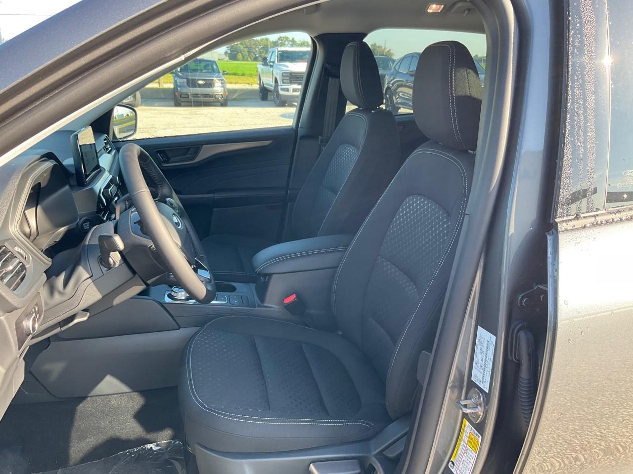 2025 Ford Escape Active ACTIVE AWD, COLD WEATHER PACKAGE AND MORE FUN THINGS! Photo