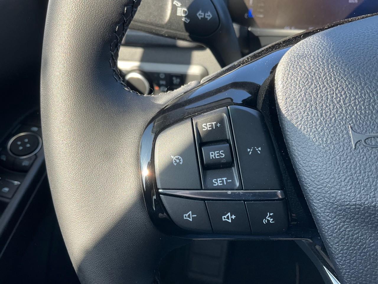 2025 Ford Escape Active ACTIVE AWD, COLD WEATHER PACKAGE AND MORE FUN THINGS! Photo