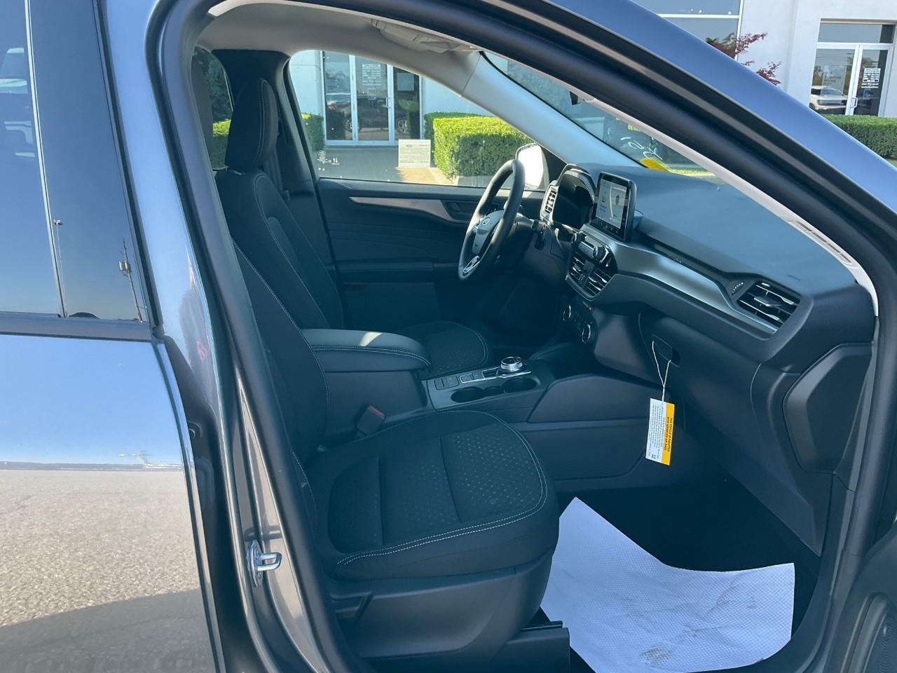 2025 Ford Escape Active ACTIVE AWD, COLD WEATHER PACKAGE AND MORE FUN THINGS! Photo