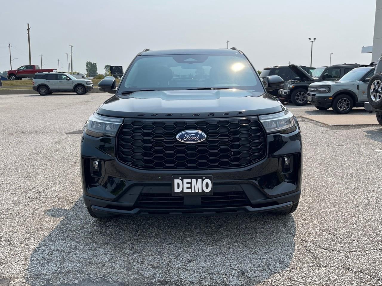 2026 Ford Explorer ST-Line Photo2
