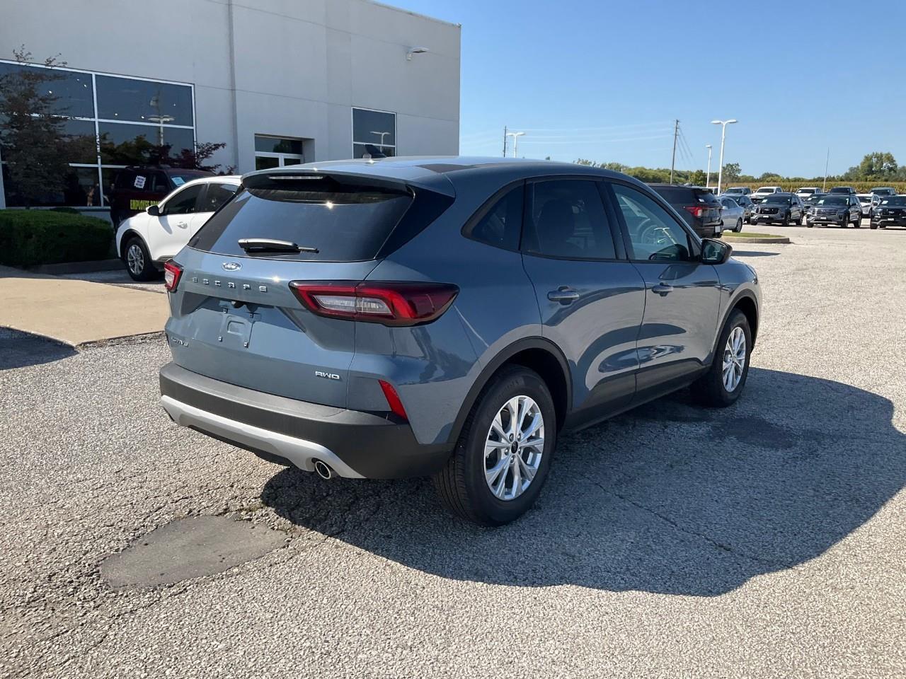 2025 Ford Escape Active COLD WEATHER PACK AND MANY MORE FUN OPTIONS! Photo3