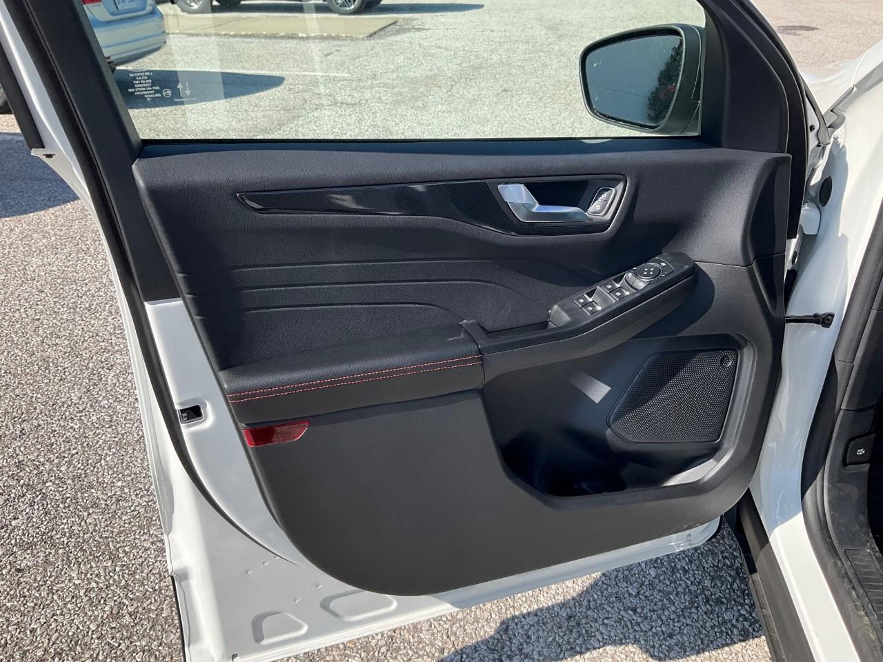 2025 Ford Escape Active COLD WEATHER PACK AND MANY MORE FUN OPTIONS! Photo