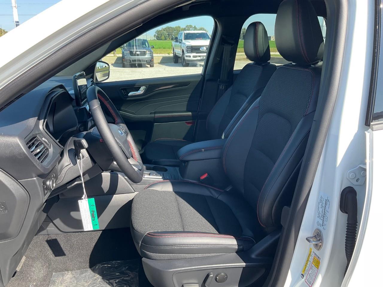 2025 Ford Escape Active COLD WEATHER PACK AND MANY MORE FUN OPTIONS! Photo