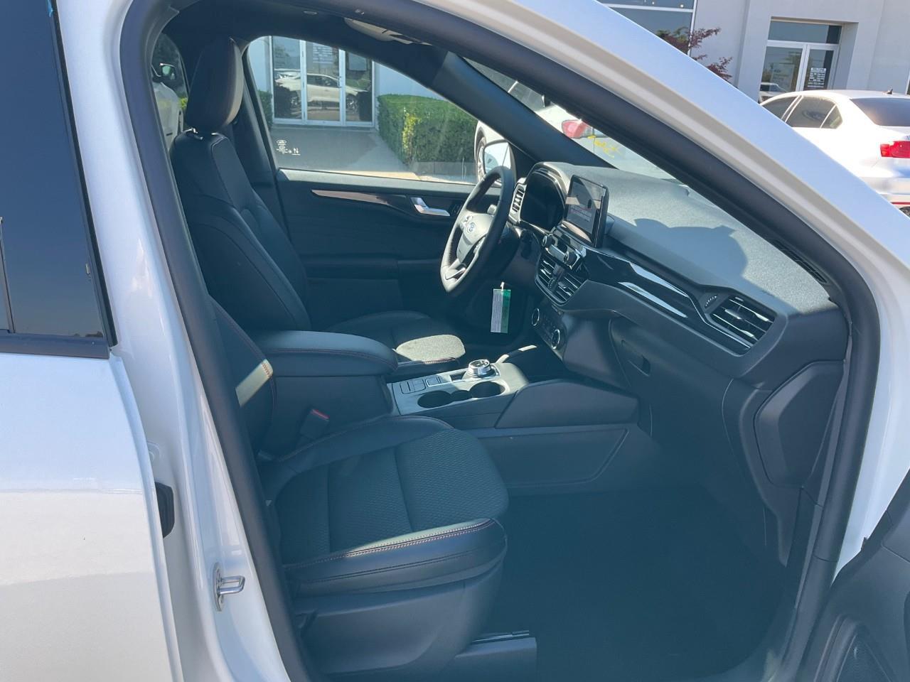 2025 Ford Escape Active COLD WEATHER PACK AND MANY MORE FUN OPTIONS! Photo
