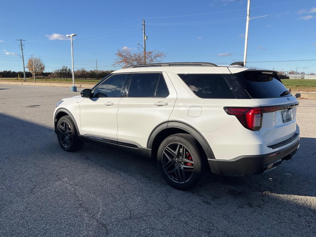 2025 Ford Explorer ST-Line Photo4