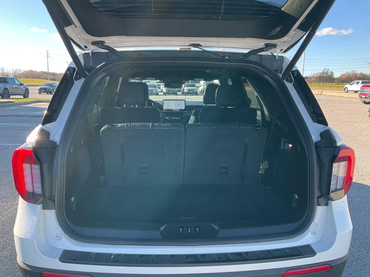 2025 Ford Explorer ST-Line Photo