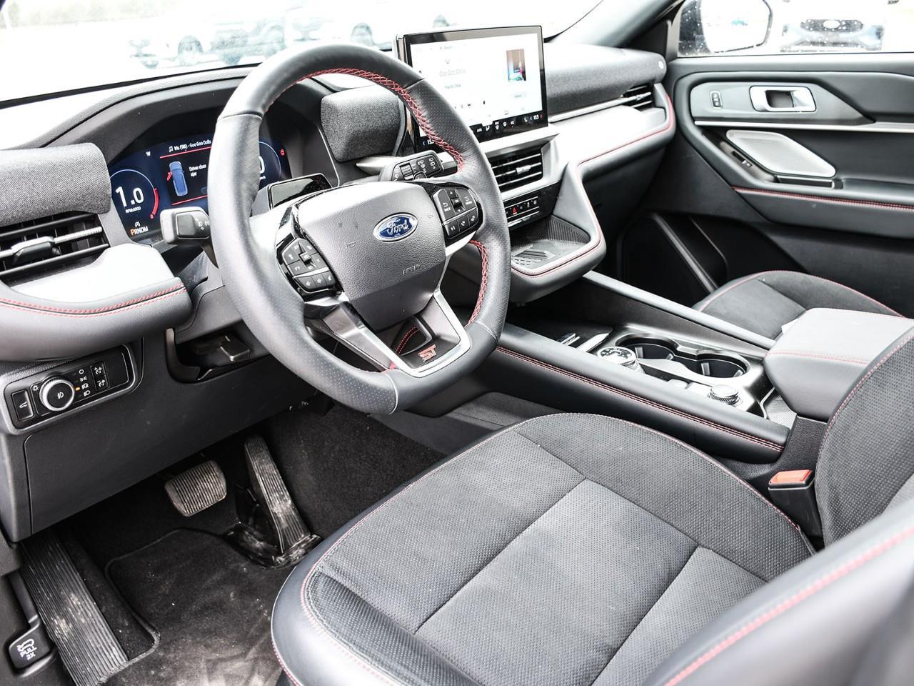 2025 Ford Explorer NAV | HTD & COOLED SEATS | SUNROOF | HTD STEERING Photo