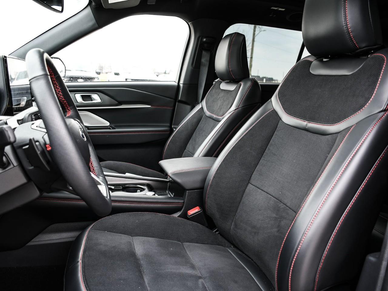 2025 Ford Explorer NAV | HTD & COOLED SEATS | SUNROOF | HTD STEERING Photo