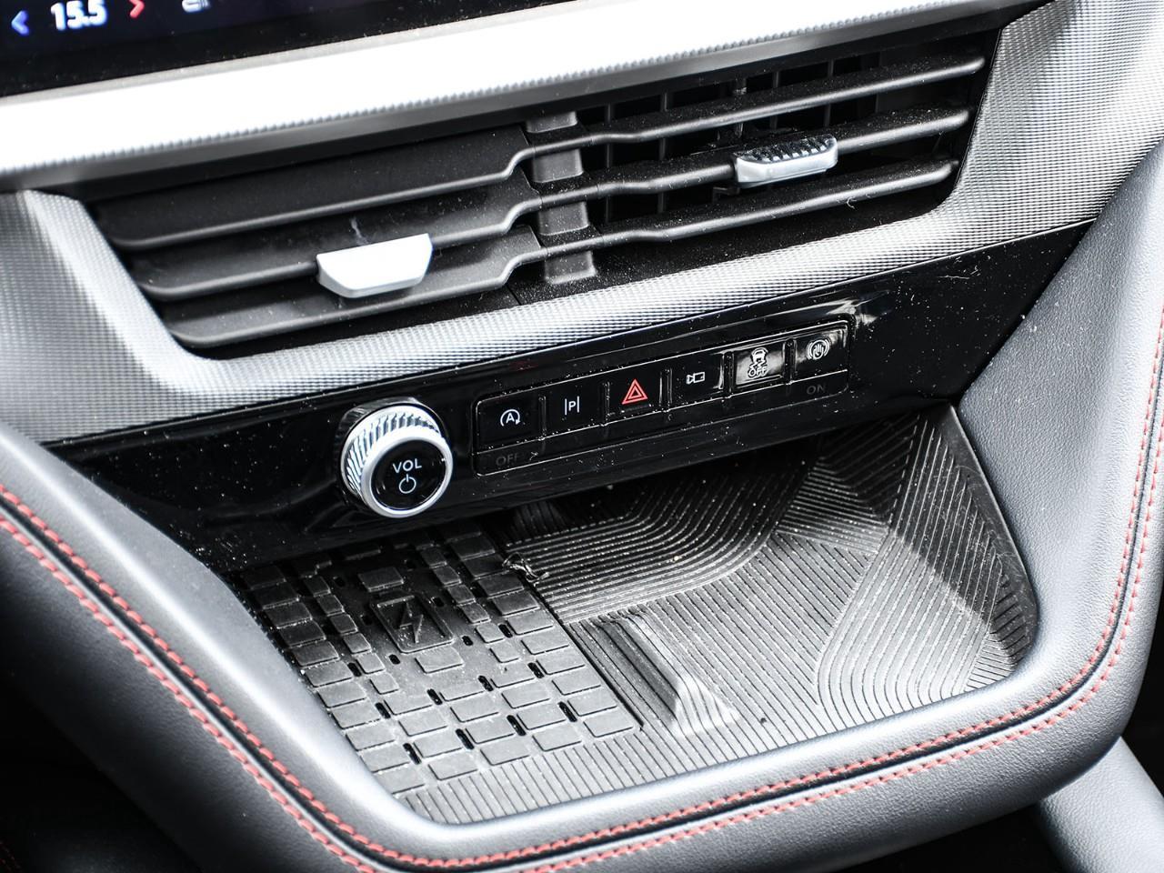 2025 Ford Explorer NAV | HTD & COOLED SEATS | SUNROOF | HTD STEERING Photo