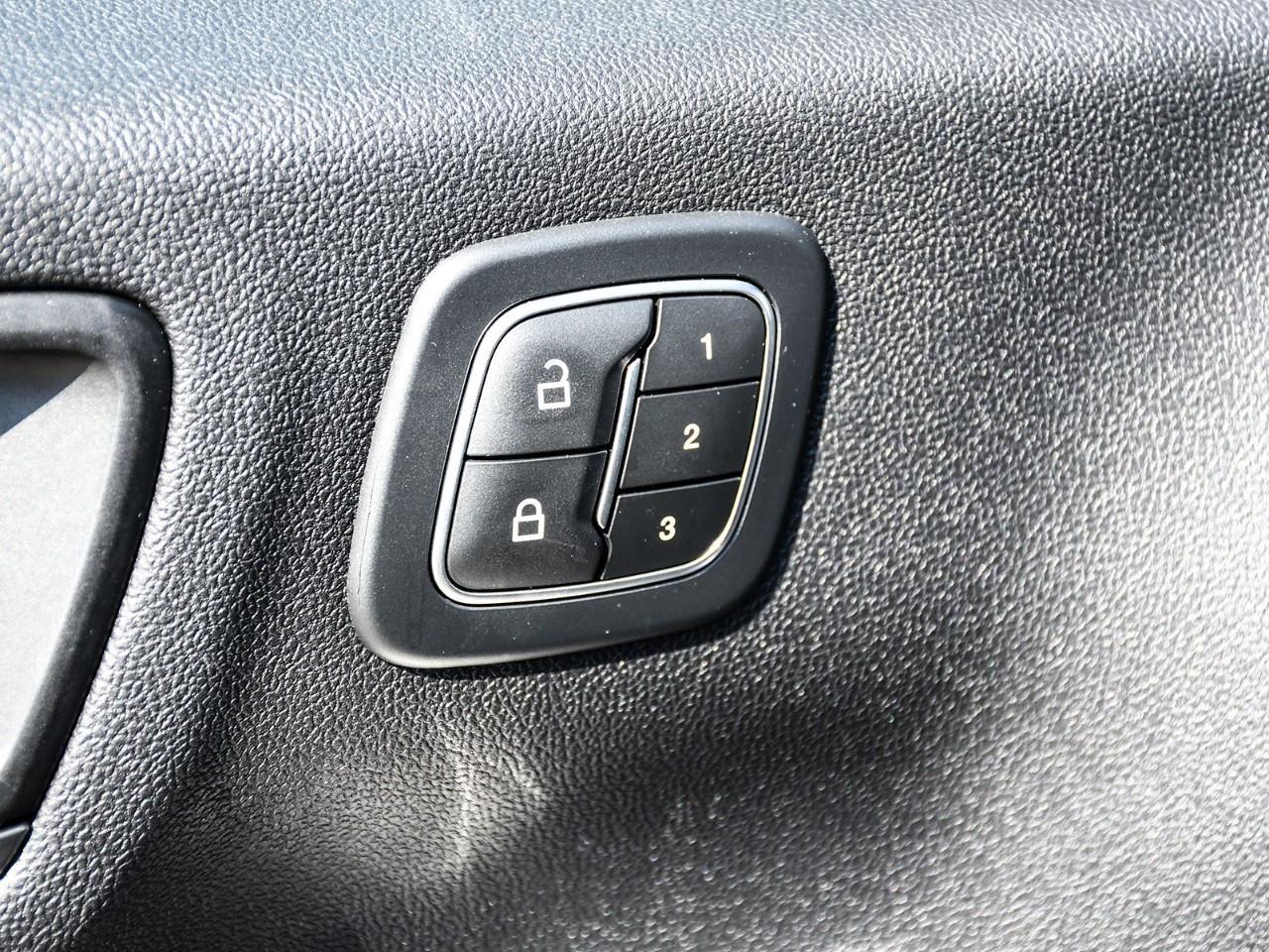2022 Ford Escape Titanium Hybrid NAV | HTD SEATS | HTD STEERING | REMOTE START | ADAPTIVE CRUISE Photo