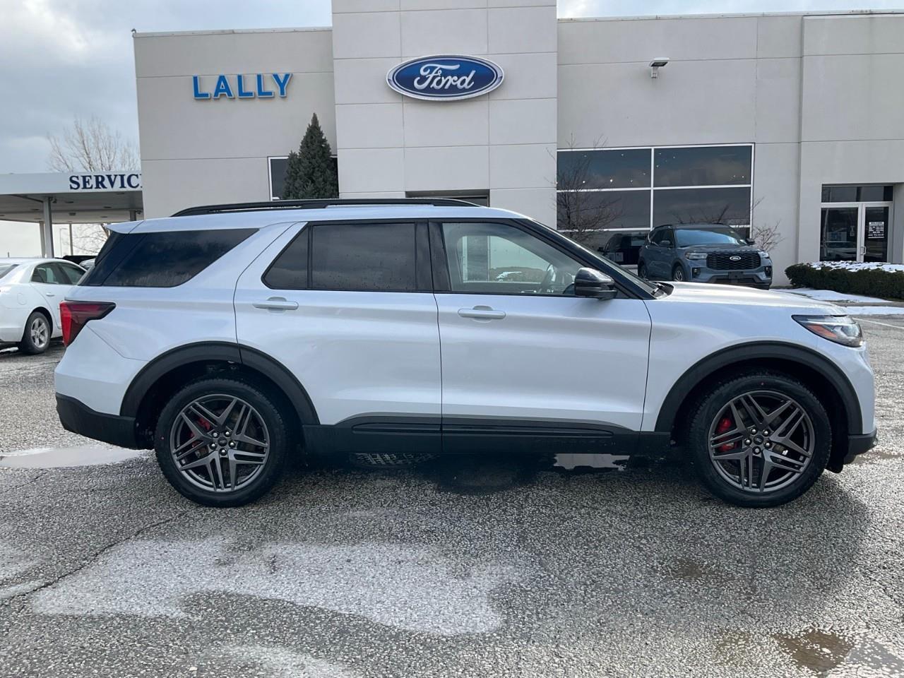2026 Ford Explorer ST Photo3