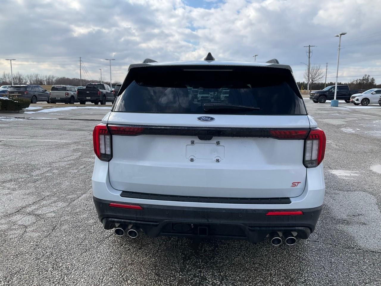 2026 Ford Explorer ST Photo2