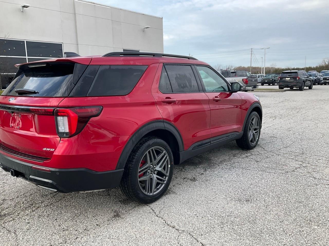 2026 Ford Explorer ST-Line Photo3