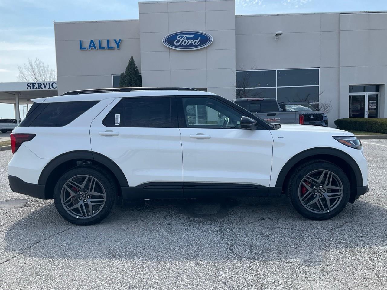 2026 Ford Explorer ST-Line Photo3