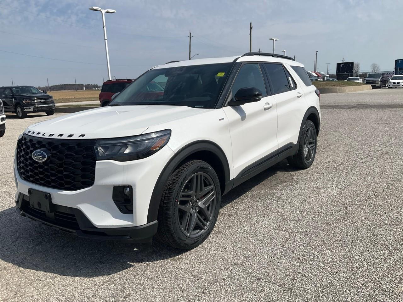 2026 Ford Explorer ST-Line Photo2