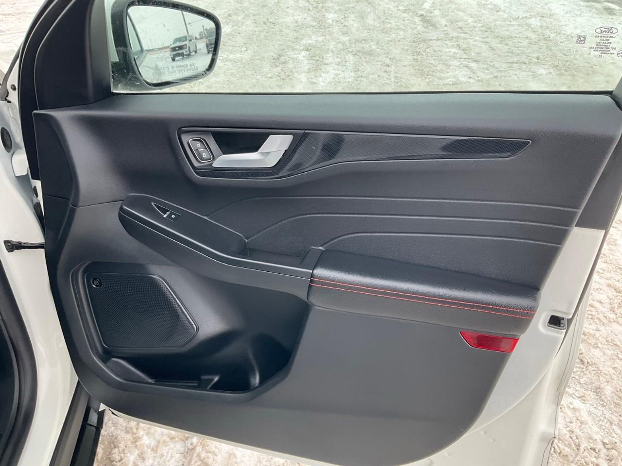 2025 Ford Escape ST-Line Elite NAV | SUNROOF | HTD SEATS | HTD STEERING | REMOTE START Photo