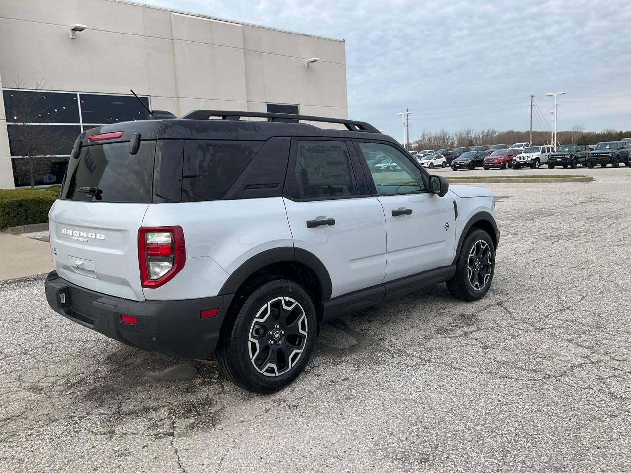 2026 Ford Bronco Sport Outer Banks Photo3