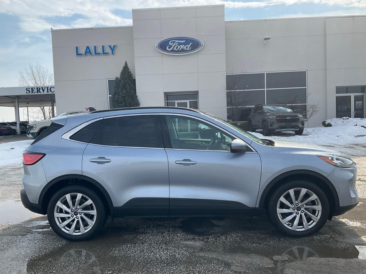 2022 Ford Escape Titanium Hybrid HYBRID | NAV | SUNROOF | HTD SEATS | HTD STEERING | REMOTE START Photo3