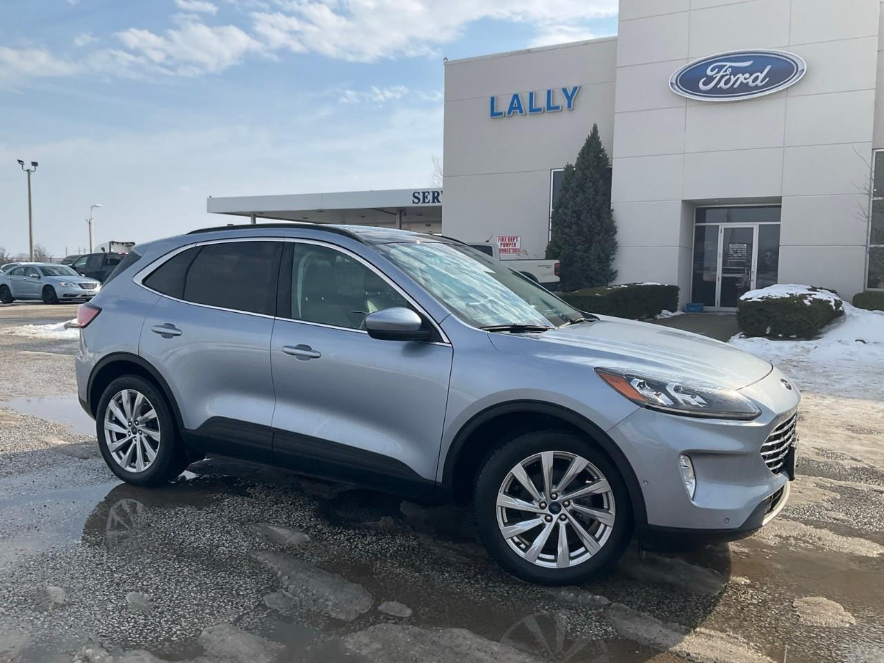 2022 Ford Escape Titanium Hybrid HYBRID | NAV | SUNROOF | HTD SEATS | HTD STEERING | REMOTE START Photo
