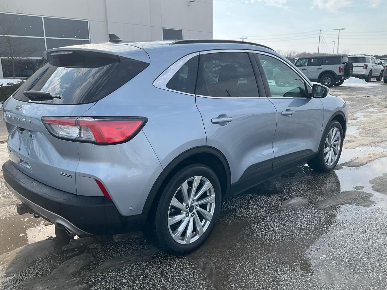 2022 Ford Escape Titanium Hybrid HYBRID | NAV | SUNROOF | HTD SEATS | HTD STEERING | REMOTE START Photo