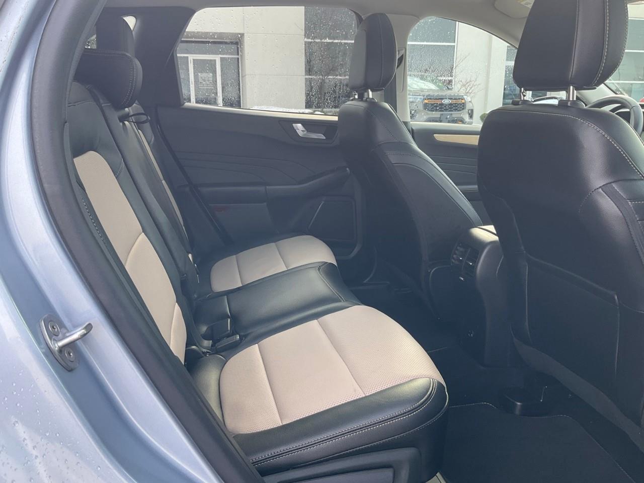 2022 Ford Escape Titanium Hybrid HYBRID | NAV | SUNROOF | HTD SEATS | HTD STEERING | REMOTE START Photo