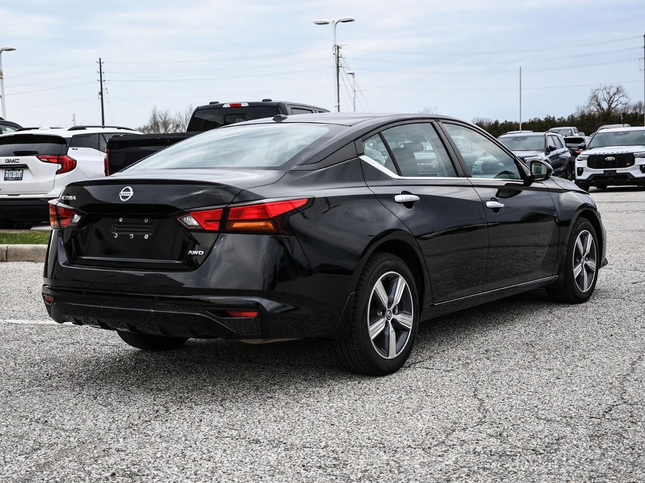 2021 Nissan Altima 2.5 SE HEATED SEATS | REMOTE START | BLIND SPOT MONITORING Photo
