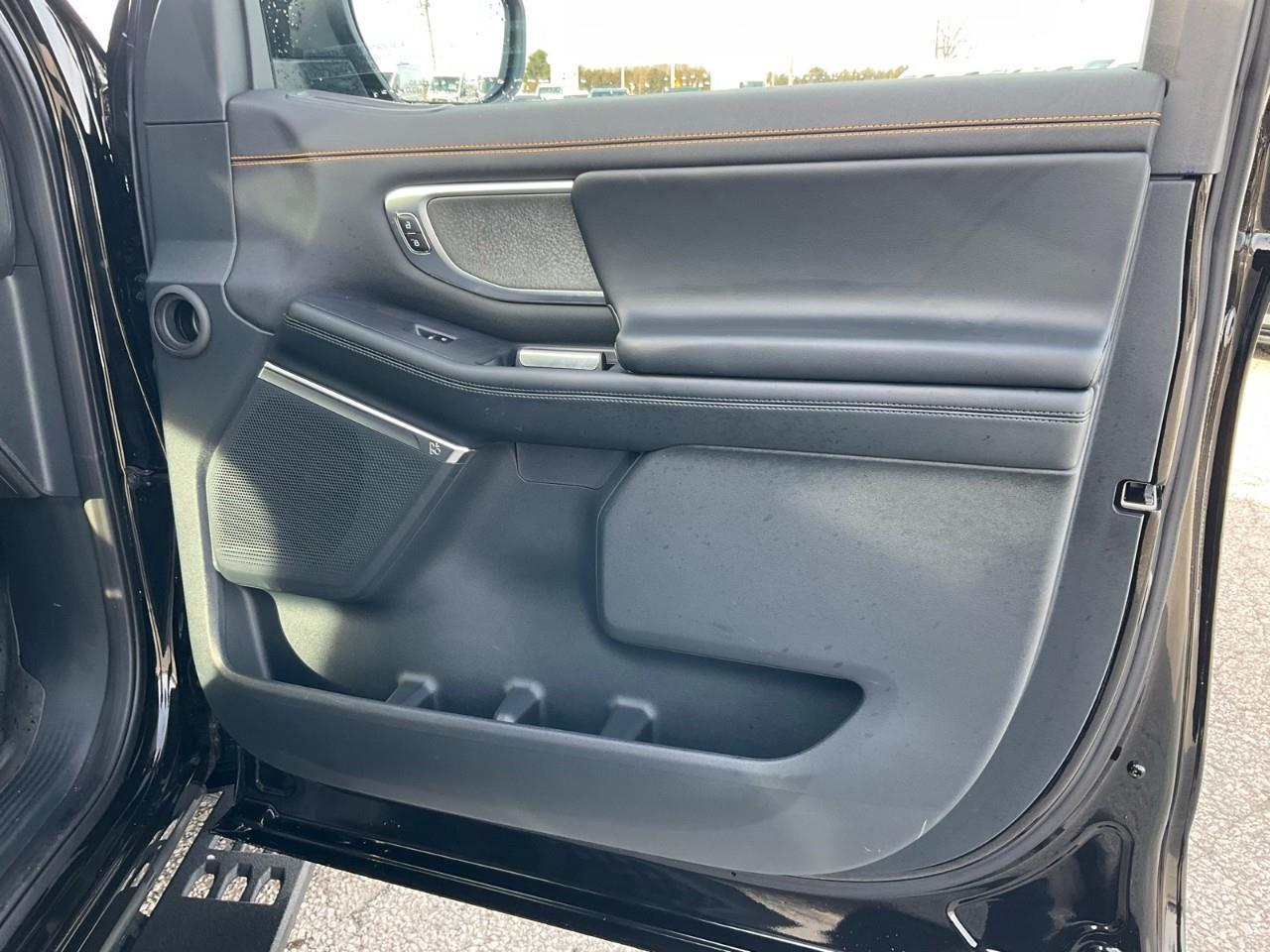 2025 Ford Expedition Tremor TREMOR | HTD & COOLED SEATS | SUNROOF | HTD STEERING | REMOTE START Photo