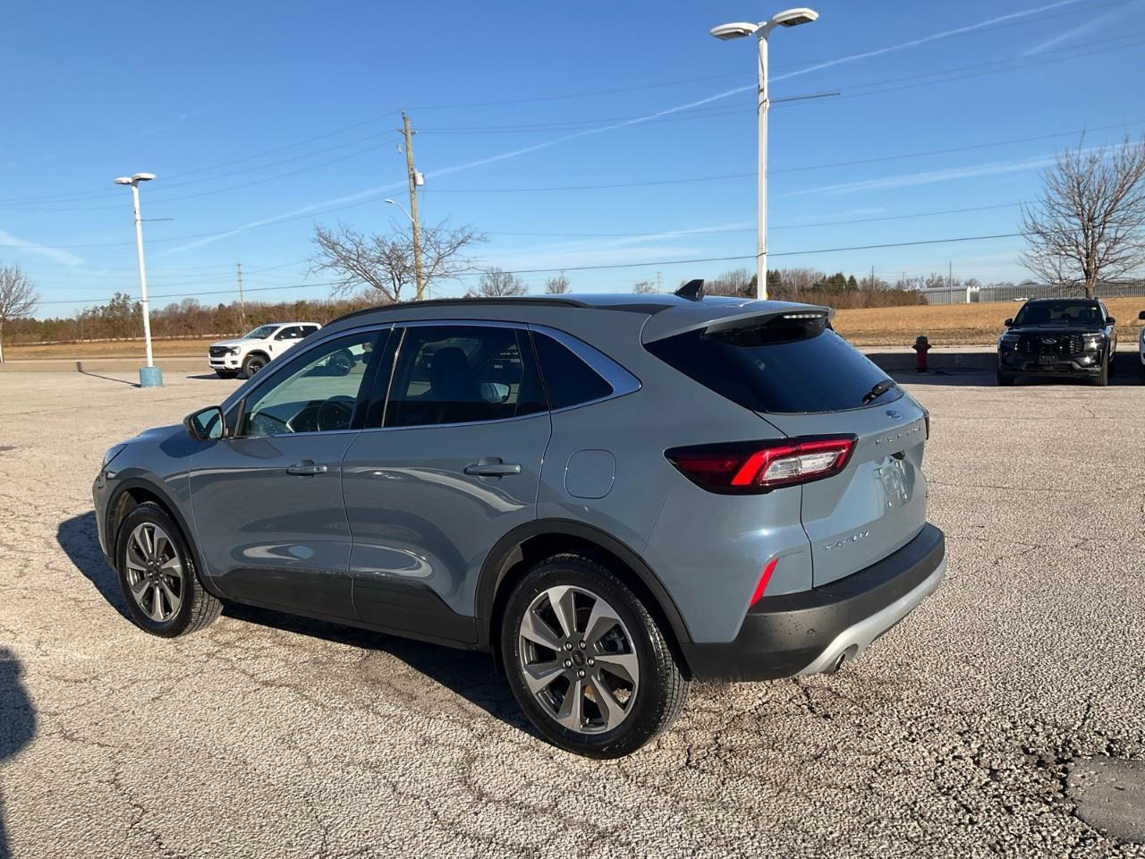 2025 Ford Escape Platinum HYBRID | NAV | HTD SEATS | HTD STEERING | REMOTE START Photo