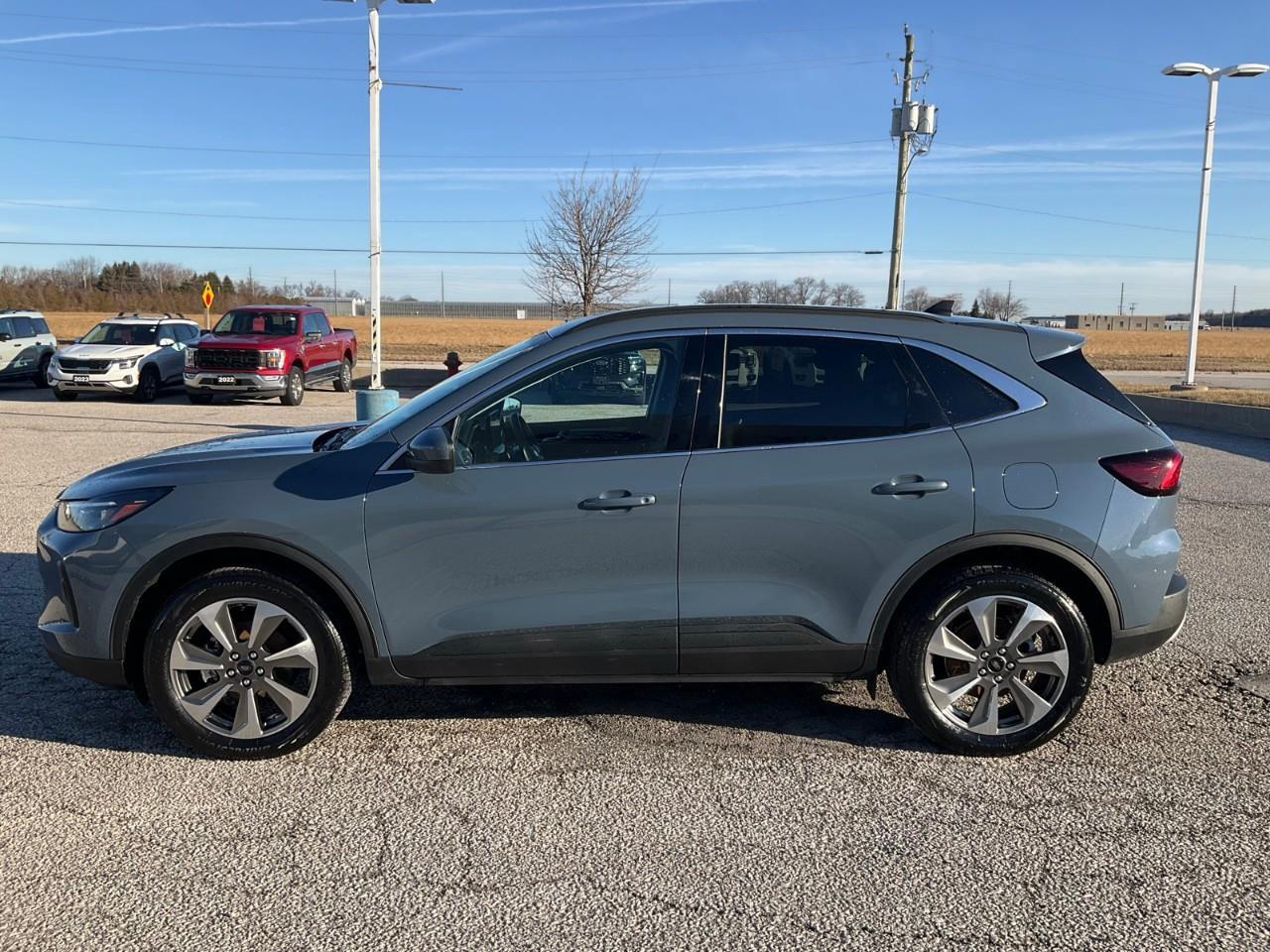 2025 Ford Escape Platinum HYBRID | NAV | HTD SEATS | HTD STEERING | REMOTE START Photo