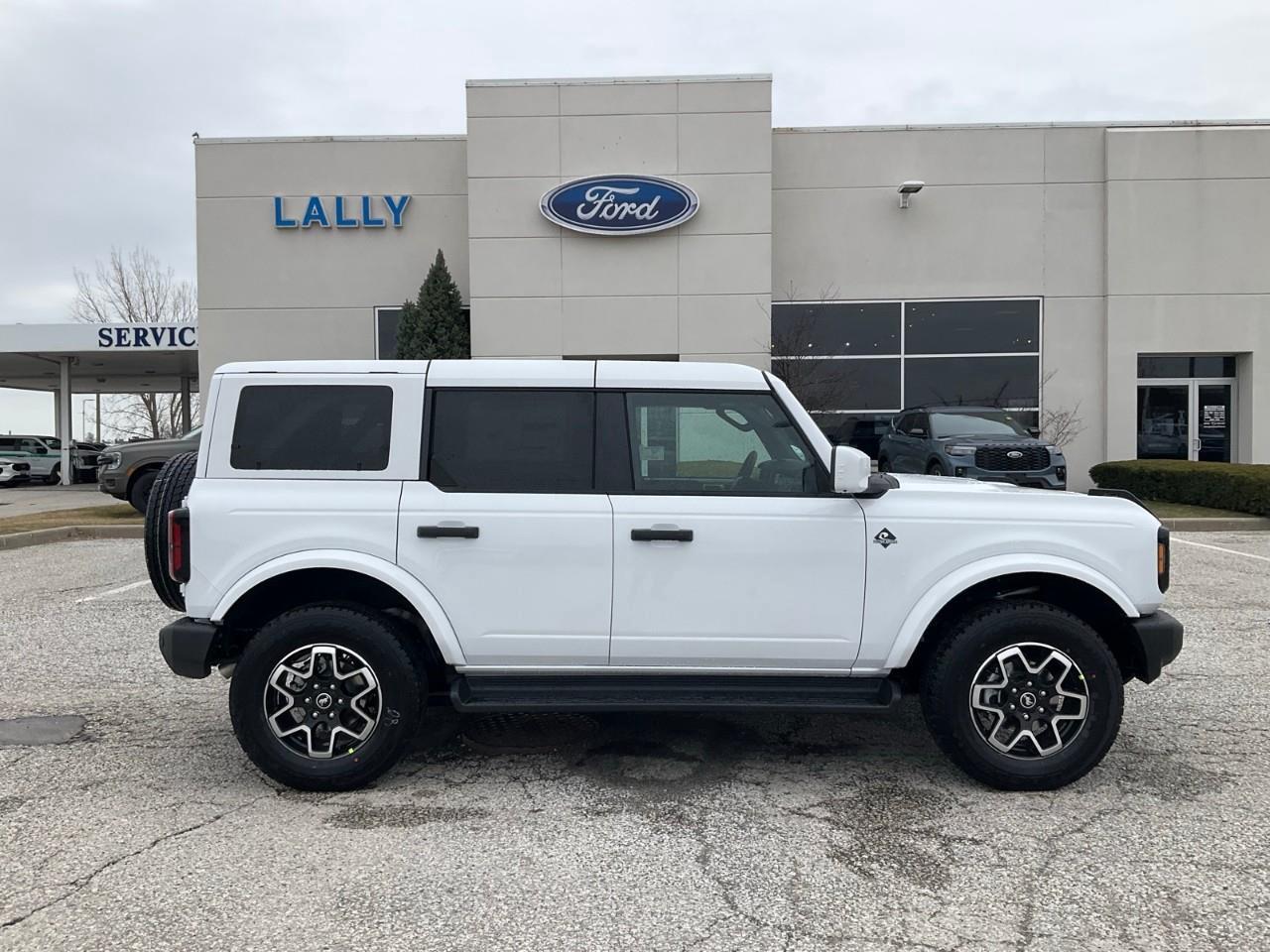 2026 Ford Bronco Outer Banks Photo