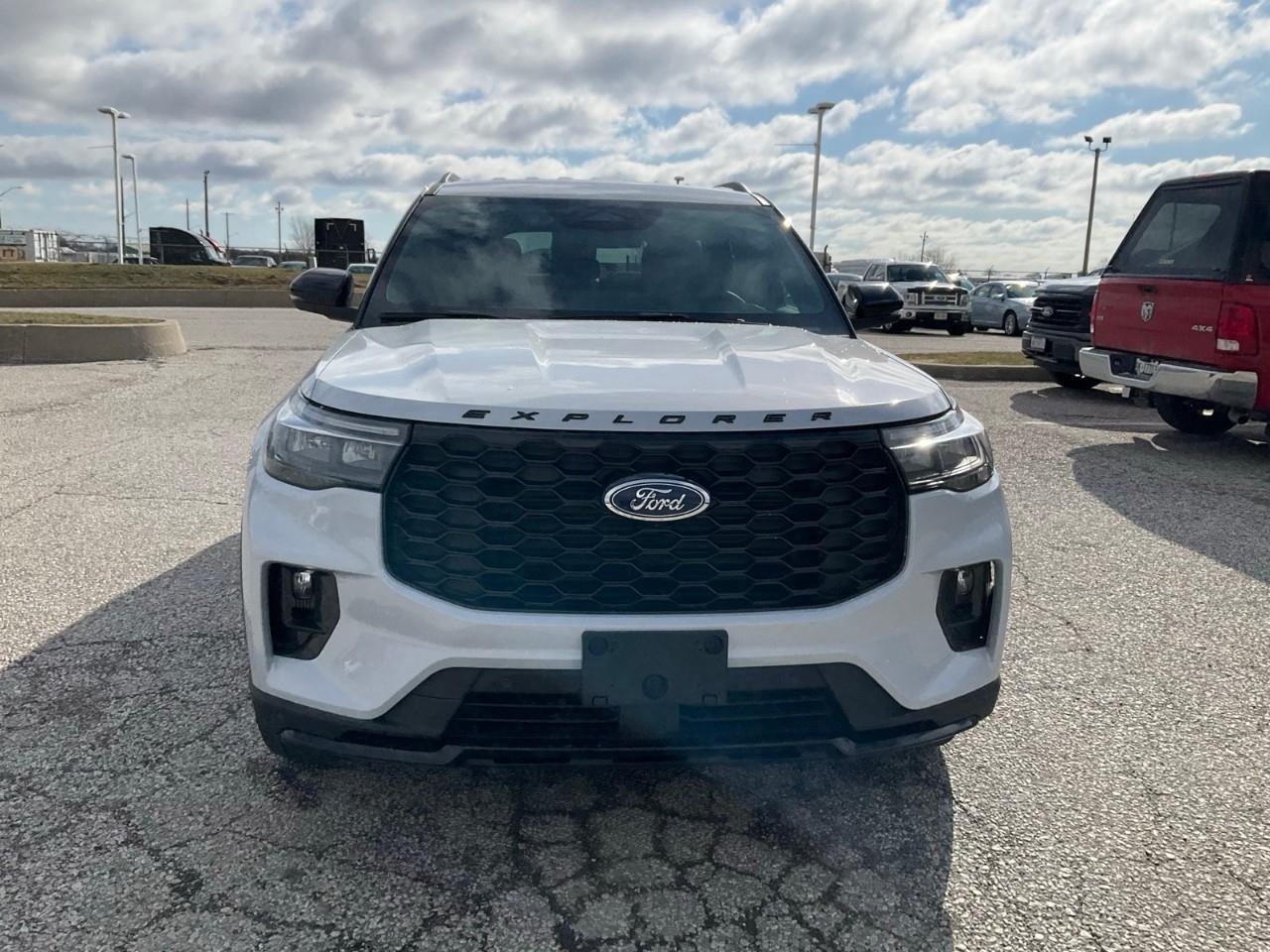 2026 Ford Explorer ST-Line Photo2