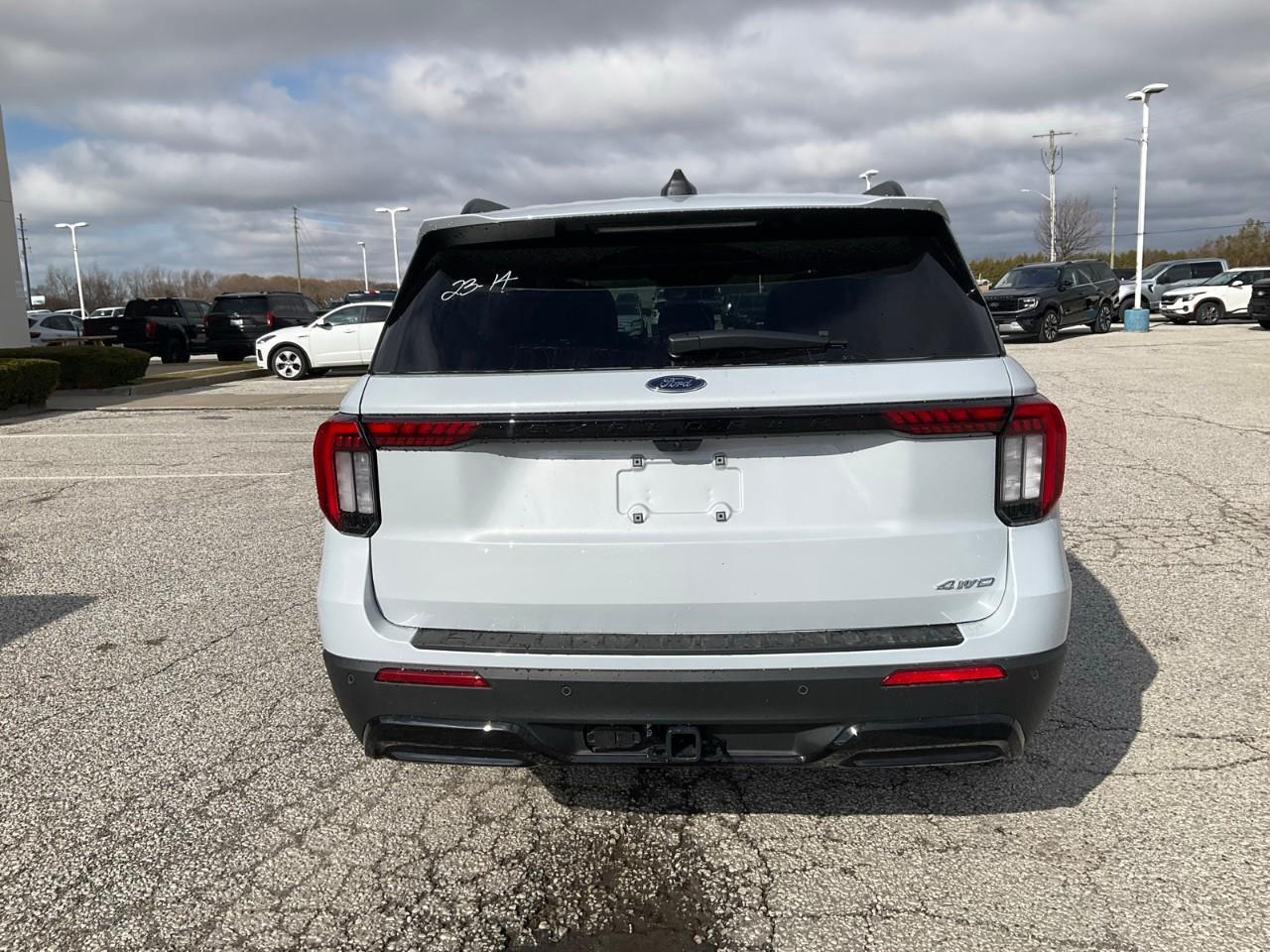 2026 Ford Explorer ST-Line Photo4
