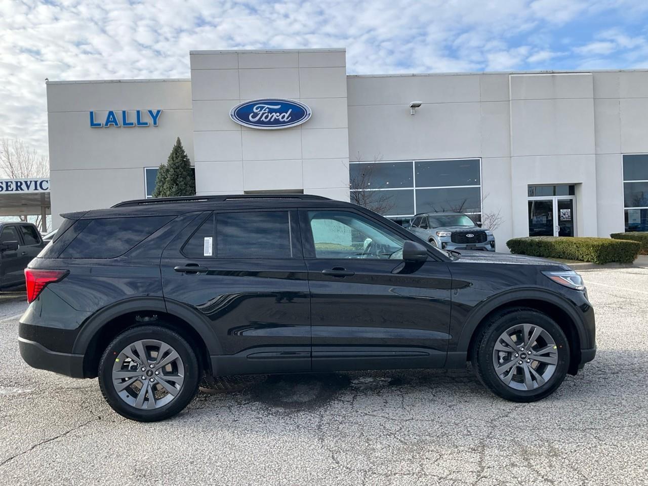 2026 Ford Explorer Active Photo2