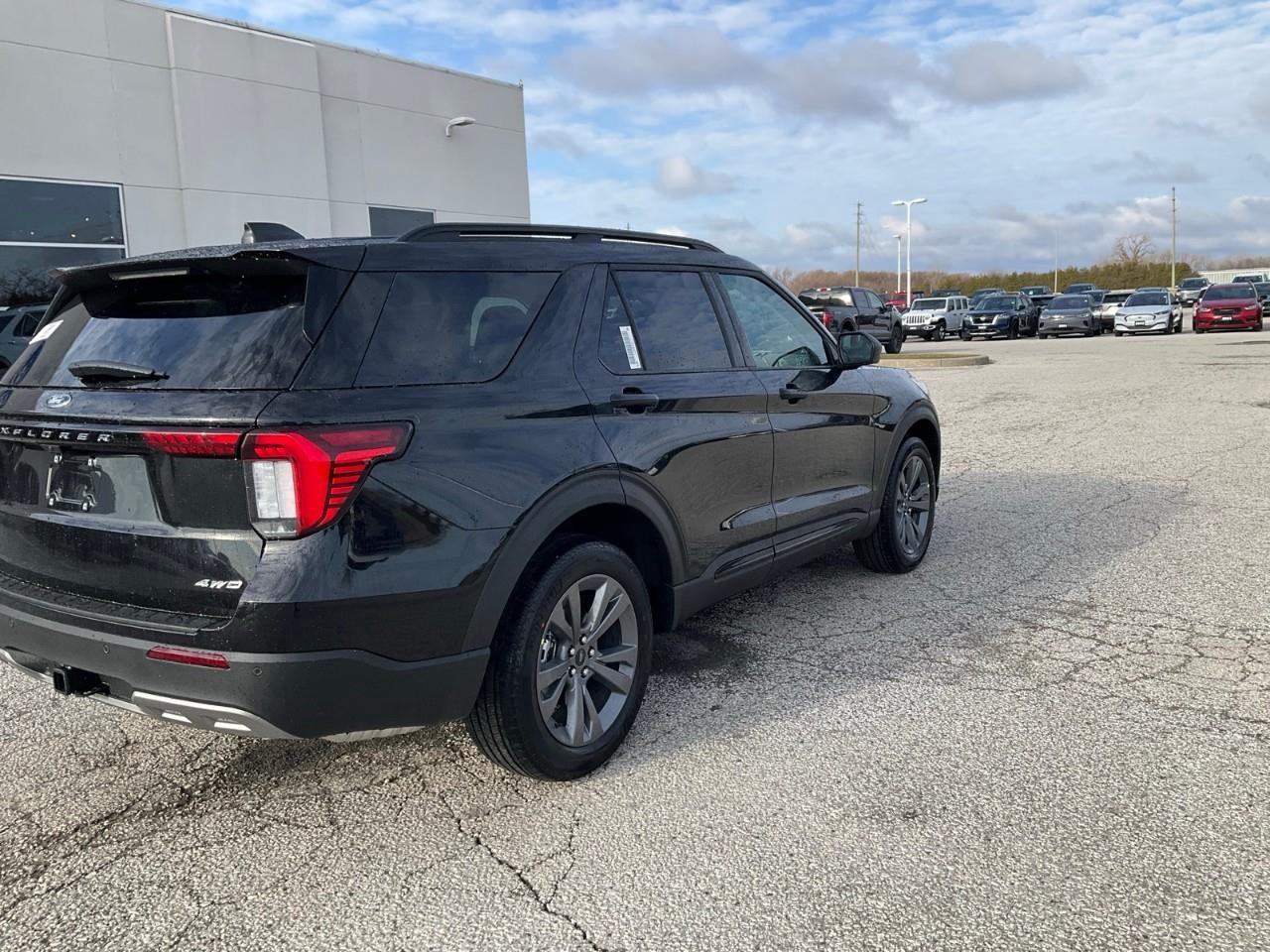 2026 Ford Explorer Active Photo3