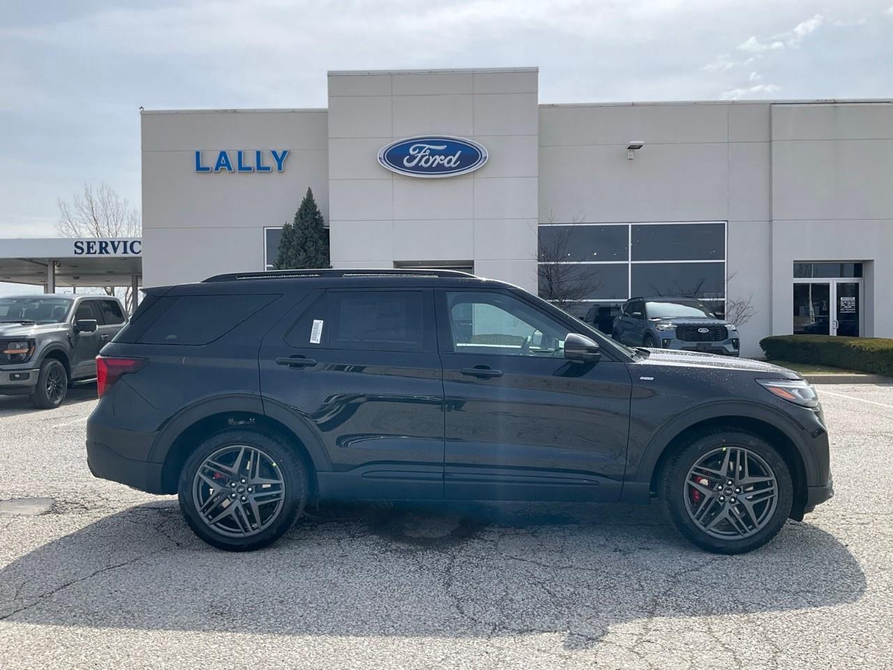2026 Ford Explorer ST-Line Photo2