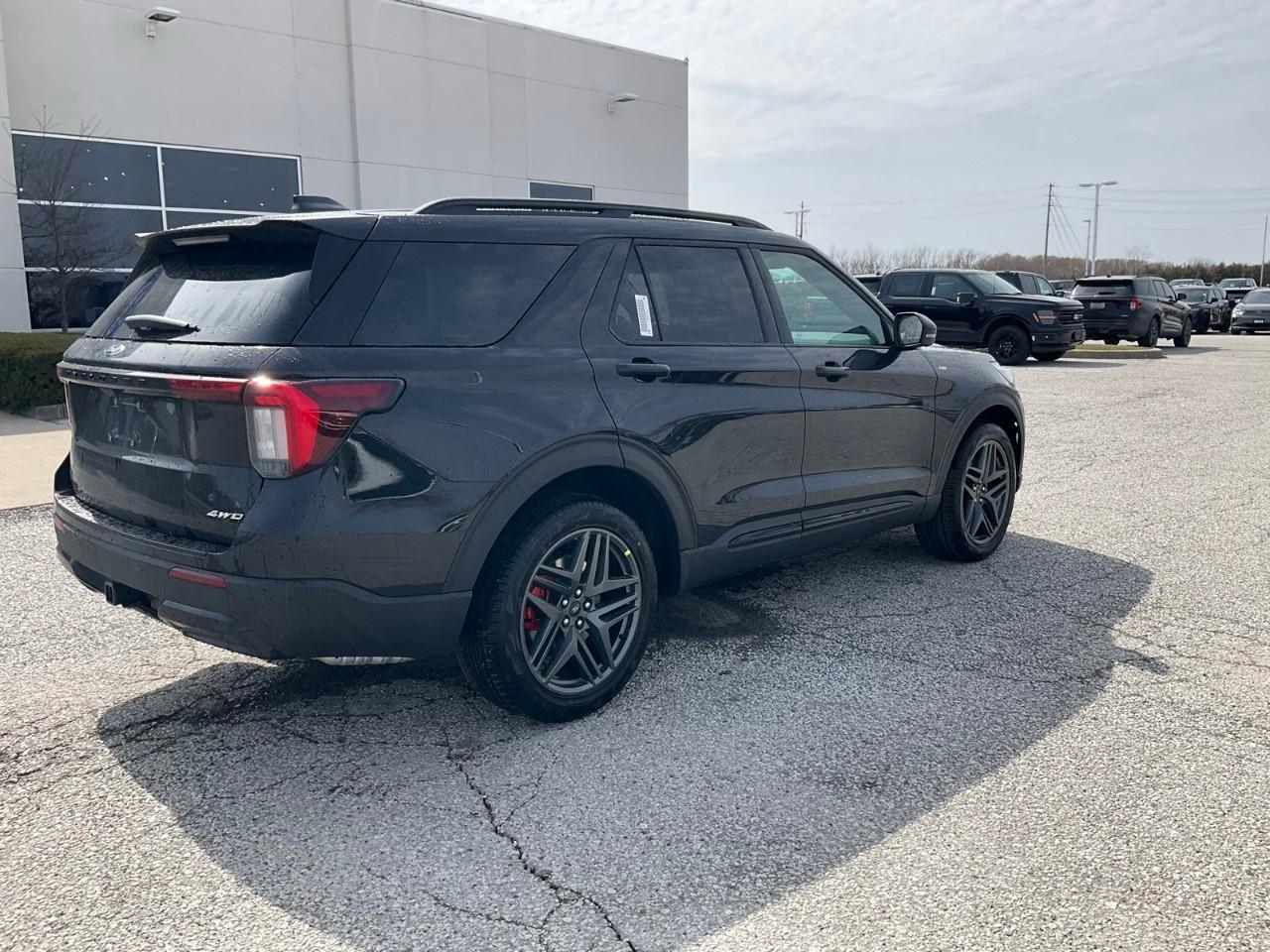 2026 Ford Explorer ST-Line Photo3