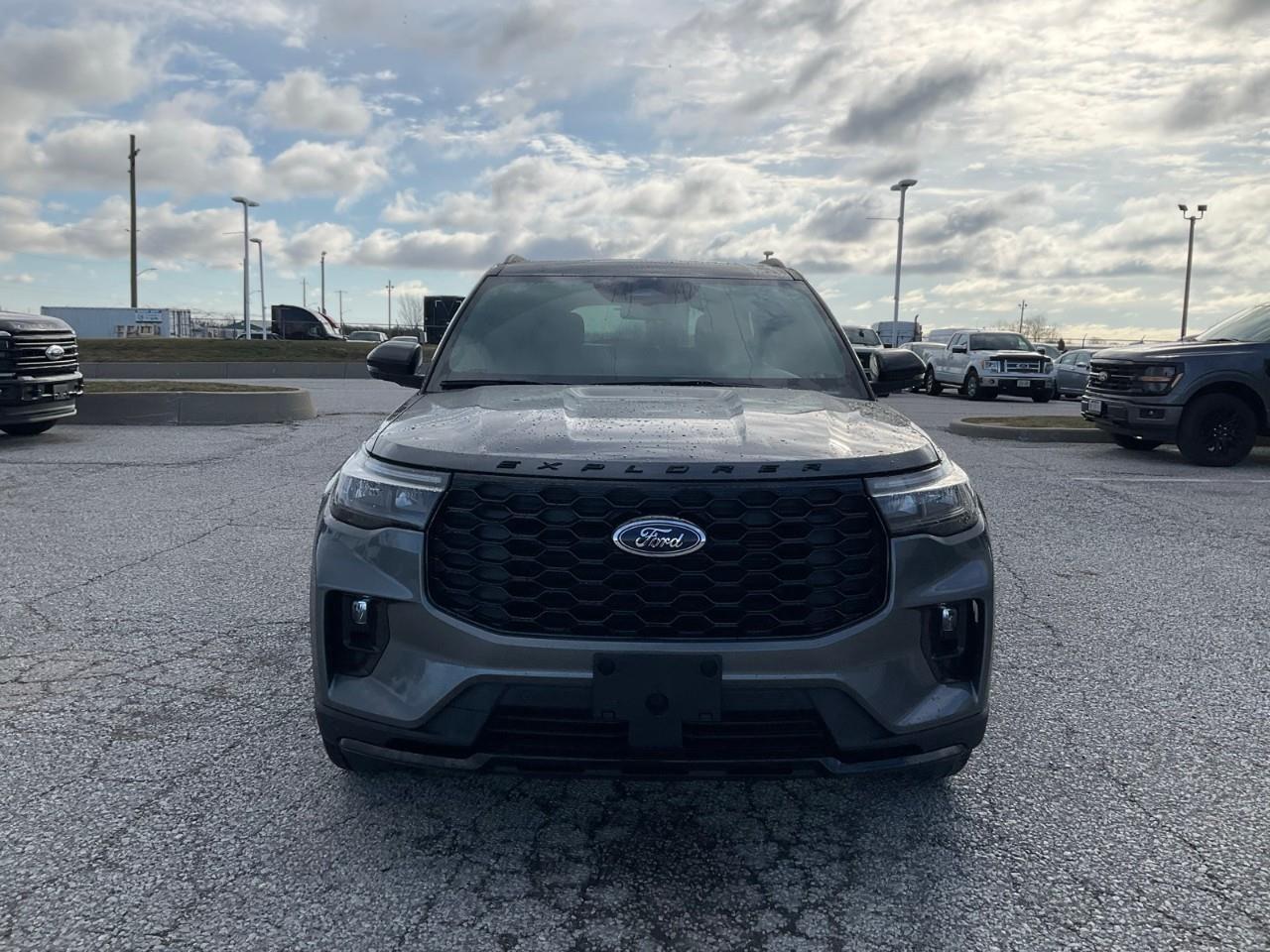 2026 Ford Explorer ST-Line Photo3