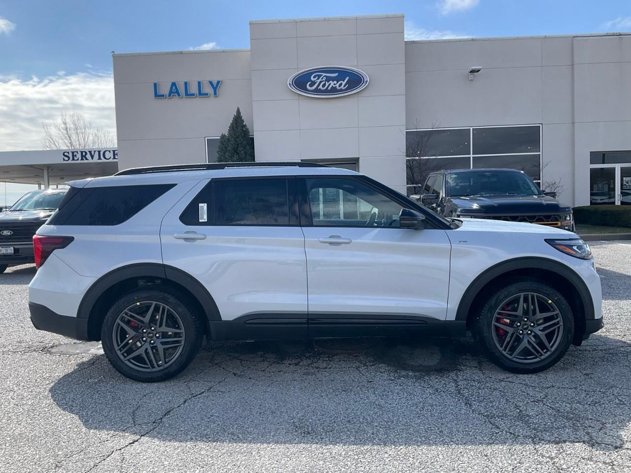 2026 Ford Explorer ST-Line Photo3